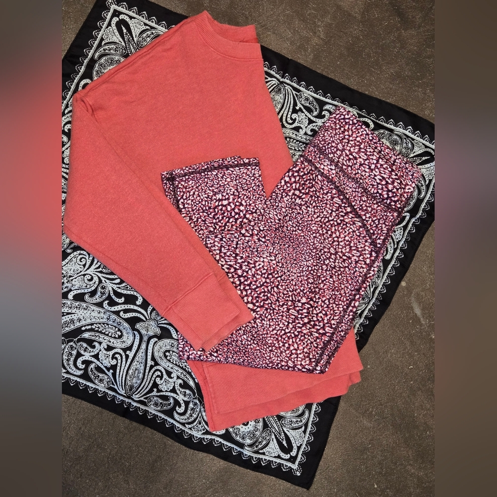 Cozy Fall Outfit Bundle – Leopard Leggings (M) + Oversized Knit Sweater (S)
